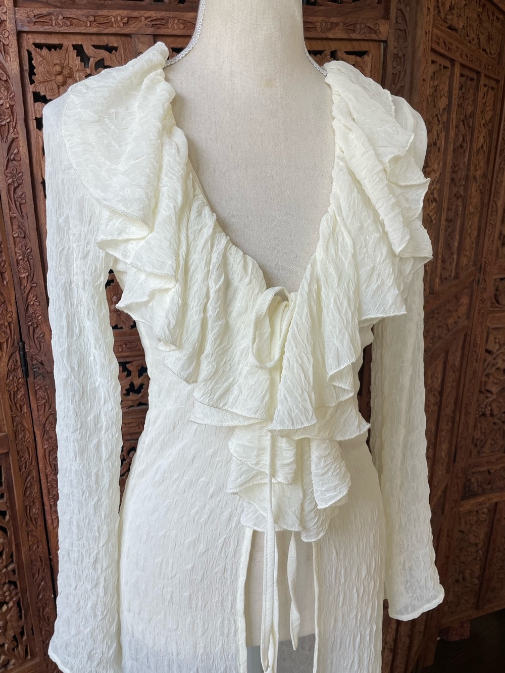 Hesperus White Textured Ruffle Duster - Picture 7 of 10